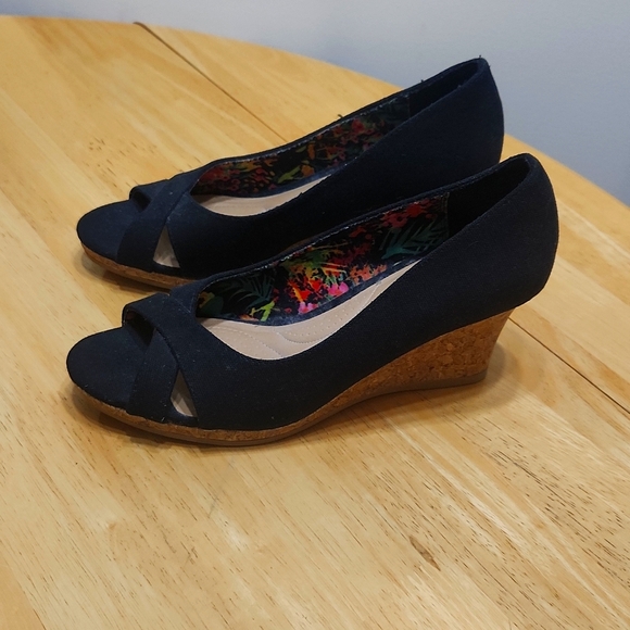 Dexflex Comfort Heels - Picture 2 of 4